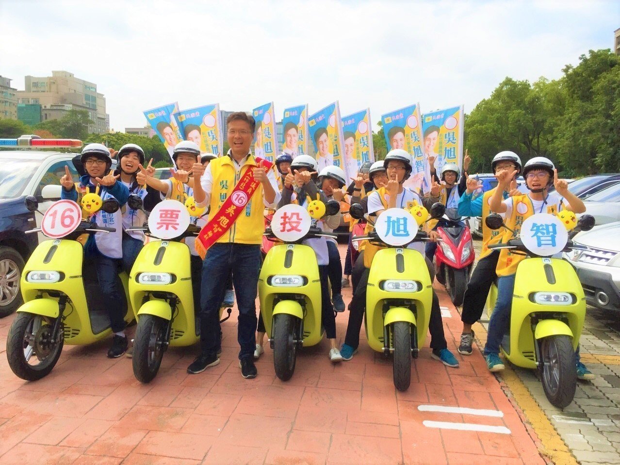 【聯合報導】科學家「小智」投身議員選戰 皮卡丘陪拜票